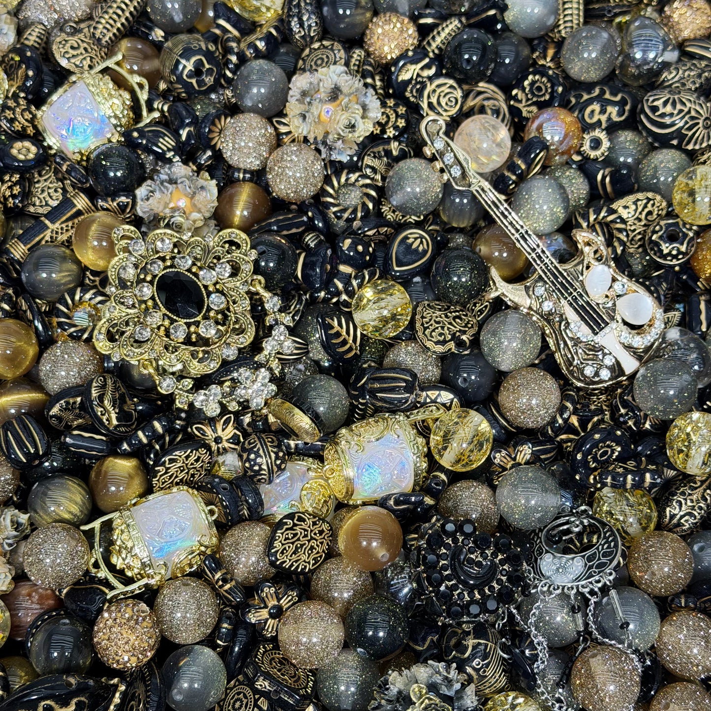Acrylic beads-Black Golden Harmony (for beadable pens, keychains, phone chains)