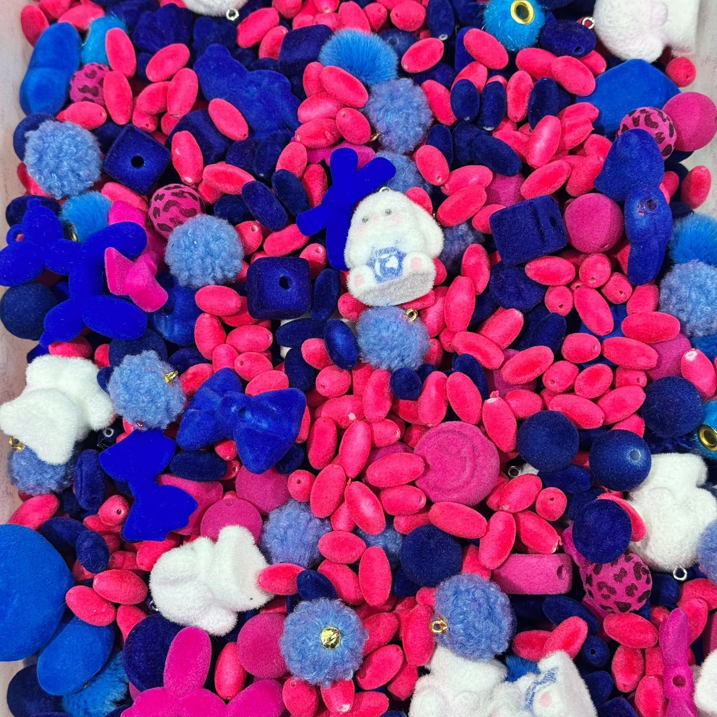 Pom-Pom Wonderland (for beadable pens, keychains, phone chains)
