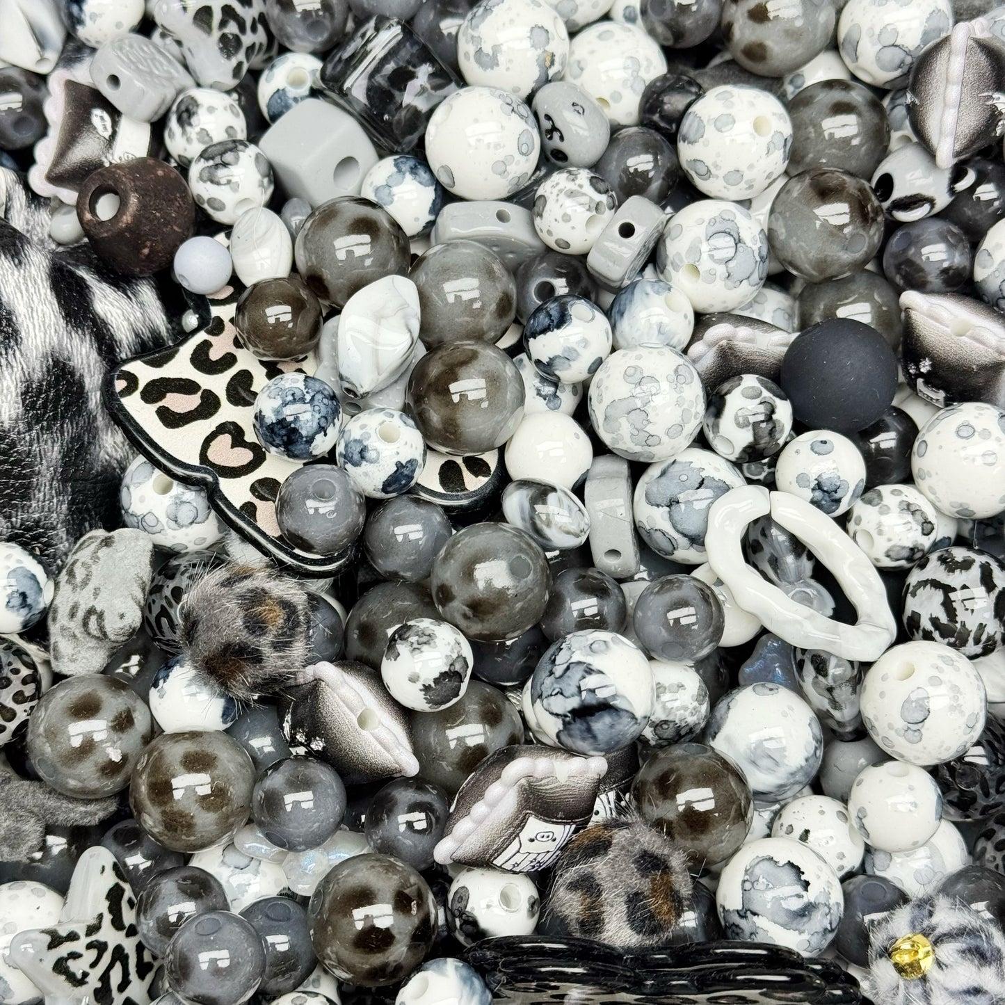 Acrylic beads- Grey leopard (for beadable pens, keychains, phone chains)