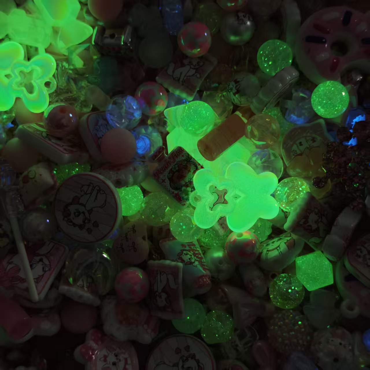 Acrylic beads-Marry cat (for beadable pens, keychains, phone chains)