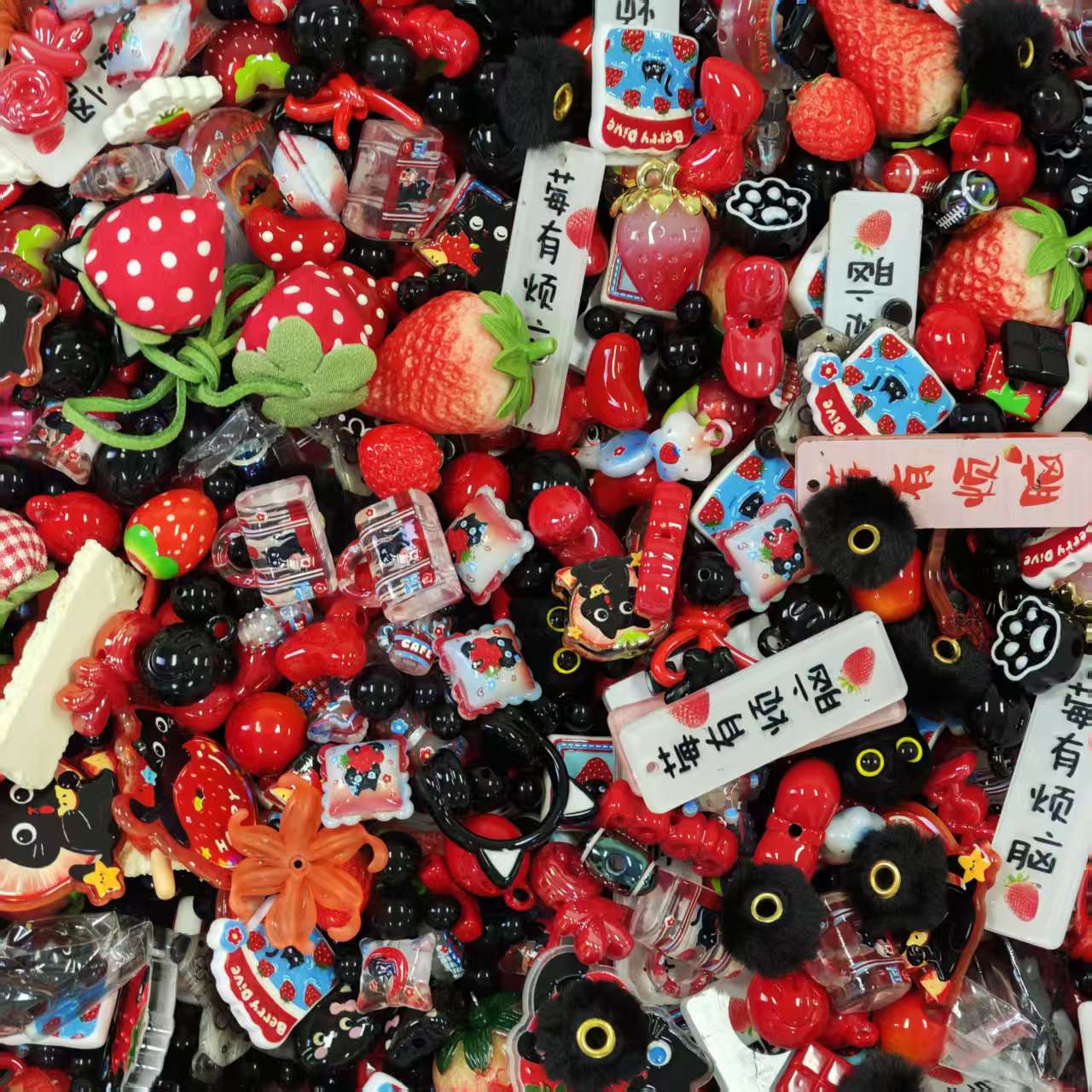 Acrylic Beads - strawberry cat (for beaded pen, keychains, phone chains)